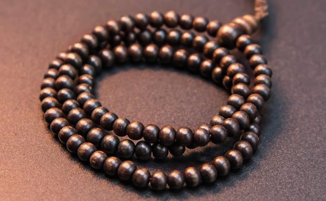 Đeo Trầm Hương Bao Nhiêu Hạt Là Đúng? Khám Phá Ý Nghĩa Sâu Sắc 3 Đeo Trầm Hương Bao Nhiêu Hạt Là Đúng