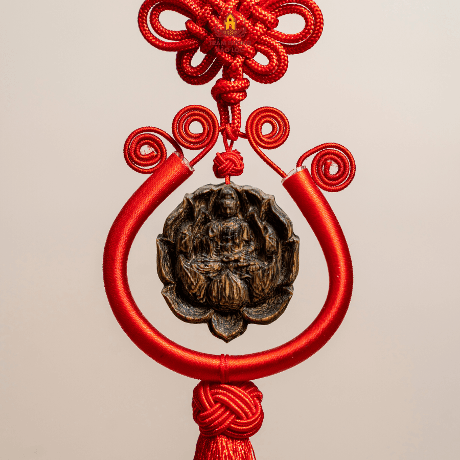 👉Công Dụng Trầm Hương : + Thanh lọc không khí, mang lại một bầu không khí trong lành, giúp xua tan các mùi khó chịu, ẩm mốc đặc biệt vào những ngày đông xuân ẩm ướt. + Giảm stress, thư giãn làm dịu nhẹ thần kinh, bớt căng thẳng, mệt mỏi trong công việc và cuộc sống. + Hương trầm thơm ngọt dịu nhẹ. + Đẩy lùi khí âm, tà khí thu hút năng lượng tích cực. + Giảm đau: Trầm có tác dụng tốt với người bị đau đầu, đau ngực, đau bụng. + Tốt cho tim mạch: Đông y cho rằng trầm giúp trợ tim, mạnh tim. + Tốt cho thận: Trầm bổ nguyên dương, làm ấm thận, rất tốt với người thận khí hư, bí tiểu tiện, nam giới tinh lạnh. + Giúp tịnh tâm và dễ đạt được trạng thái nhập định trong hành thiền, tu tập. Rất tốt cho thiền tịnh, yoga, thưởng trà,… + Giúp cho việc kinh doanh thuận lợi Bảo Quản: – Bảo quản nơi khô ráo – Đóng nắp hộp sau khi sử dụng – Sản phẩm dùng được trong phòng máy lạnh Phân Biệt Hàng Thật/Giả: – Nhiều người mới chơi sẽ lầm tưởng Trầm khi vừa được đốt lên sẽ thấy thơm nức, thơm ngay (CHỈ CÓ TRẦM TẨM HÓA CHẤT MỚI LÀM DC THẾ NHA CÁC BÁC) – Trầm nguyên chất khi đốt được ~5p mới bắt đầu cảm nhận dc mùi, mùi Trầm rất nhẹ, thanh tao, hương Trầm dễ chịu lan tỏa khắp không gian. Càng chơi lâu sẽ càng thích. Cam Kết Chất Lượng: – KHÔNG CAY MẮT, GAY DỊ ỨNG MŨI – KHÔNG HÓA CHẤT TẠO MÙI – AN TOÀN TUYỆT ĐỐI CHO SỨC KHỎE Chính Sách Bảo Hành : – Quyền lợi và chính sách khi mua hàng tại Shop thương hiệu Mall:  + Bảo hành 90 ngày nếu lỗi bất kỳ từ phía nhà sản xuất và đổi dây miễn phí trong vòng 1 năm Địa Chỉ Liên Hệ: Công ty TNHH sản xuất thương mại và dịch vụ Bảo Lộc