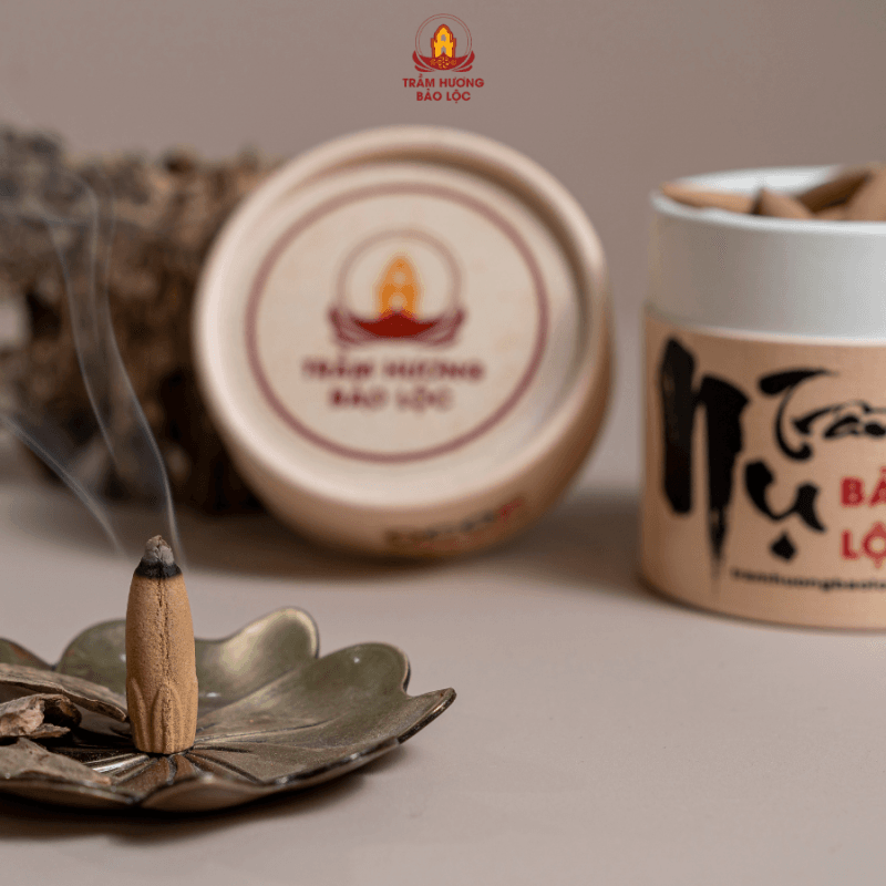 Trầm Hương Đốt Ngày Tết: Lựa Chọn Tâm Linh, Gắn Kết Yêu Thương 1 Trầm Hương Đốt Ngày Tết