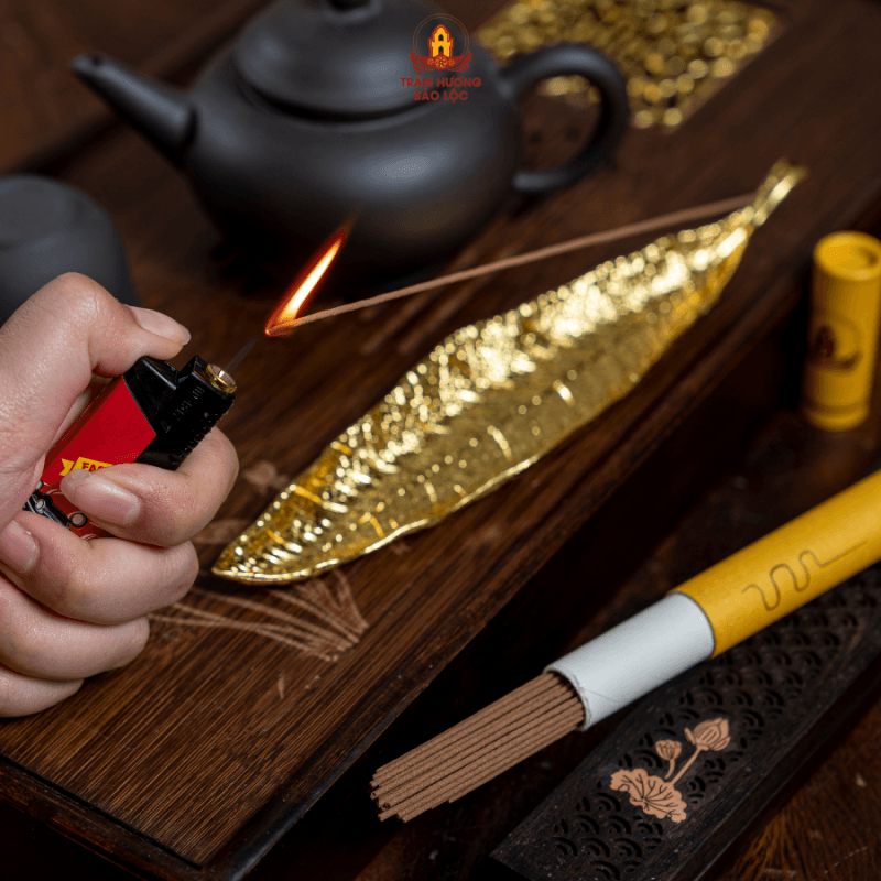 Trầm Hương Đốt Ngày Tết: Lựa Chọn Tâm Linh, Gắn Kết Yêu Thương 2 Trầm Hương Đốt Ngày Tết