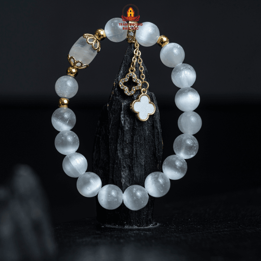 Vòng Ngọc Phúc An - Charm Cỏ 4 Lá Mạ Vàng